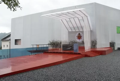 Moxie Surfaces - Interlux A Vordach Papst 07 cP d XII