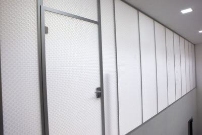 Moxie Surfaces - Trennwand Büro clear PEP spy satin opal