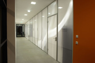 Moxie Surfaces - partition wall office AIR board transparent