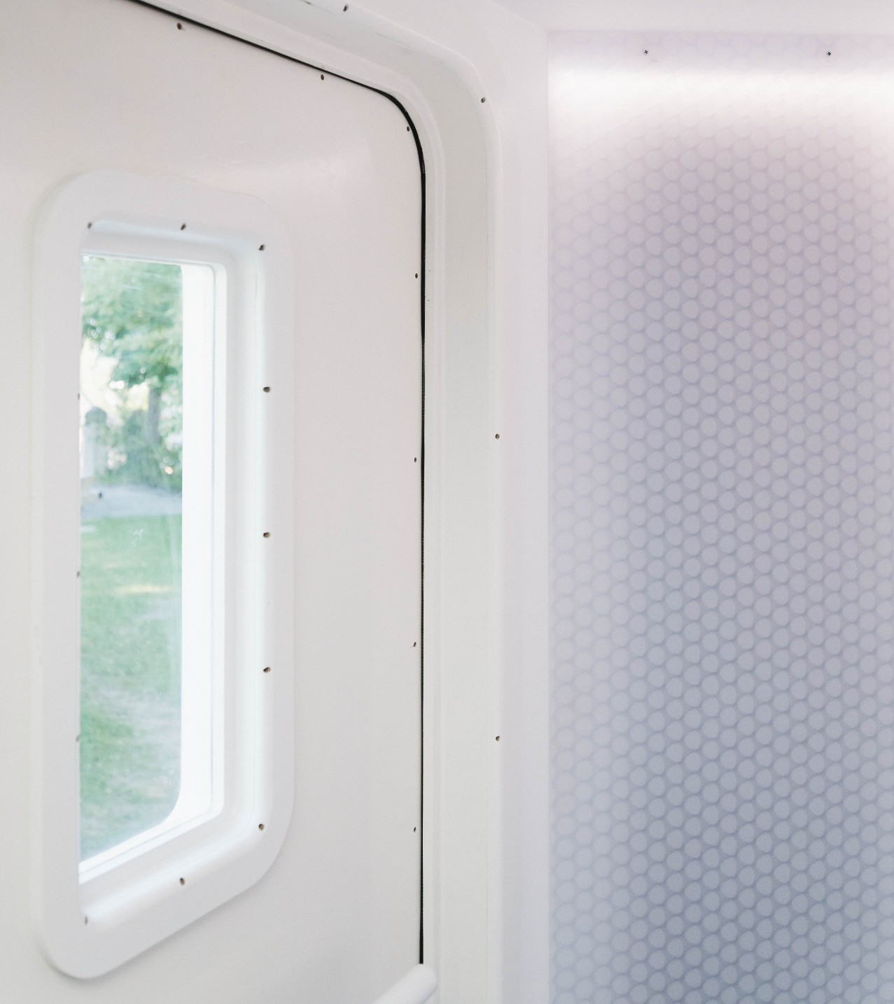 Moxie Surfaces - ROSIE interior detail clear-PEP