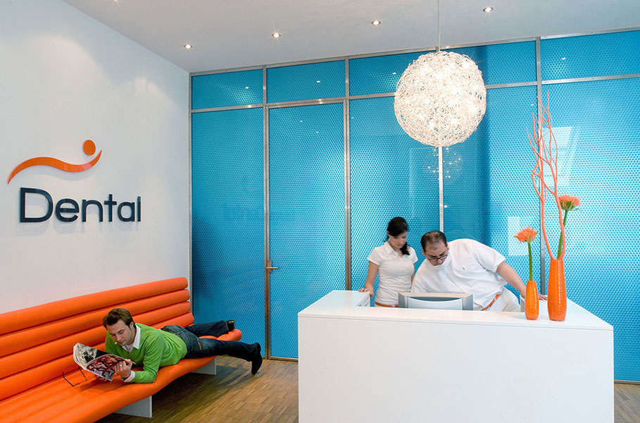 Dental Lounge clear-PEP UV PC wall partitions showcase