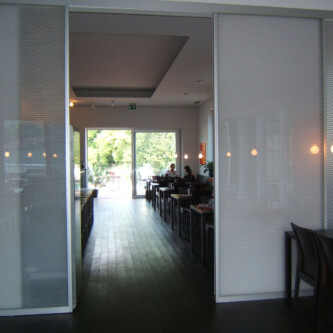 clear-PEP sliding doors: durable elegance for restaurant spaces clear-PEP sliding doors: durable elegance for restaurant spaces
