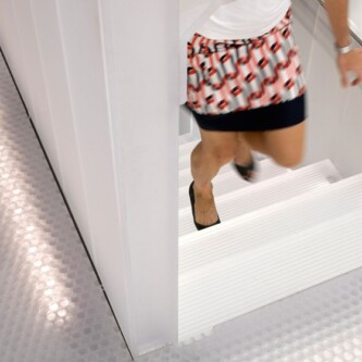 clear-PEP stage honeycomb panels: versatile floor clear-PEP stage honeycomb panels: versatile floor