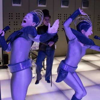 clear-PEP stage honeycomb floor: durable & versatile clear-PEP stage honeycomb floor: durable & versatile